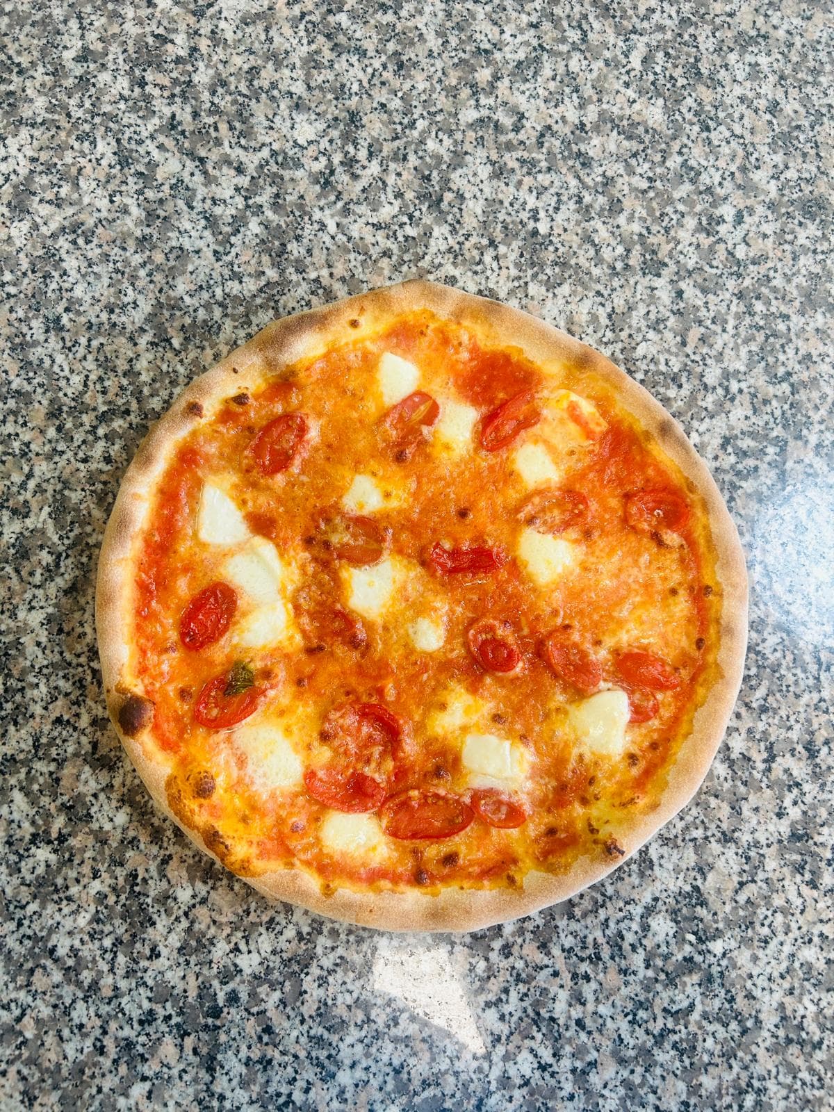 Margherita — pomodoro, mozzarella