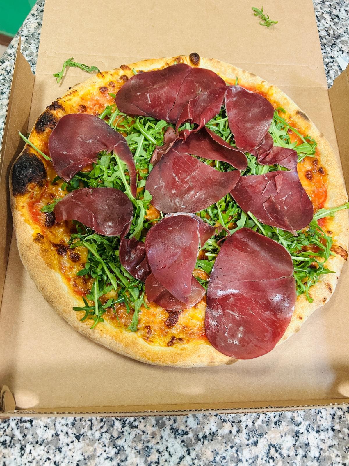 Valtellina — pomodoro, mozzarella, bresaola, rucola, grana