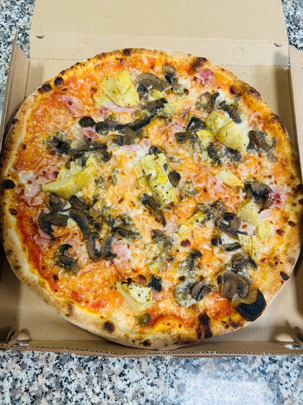 Pizza Capricciosa di Basilico